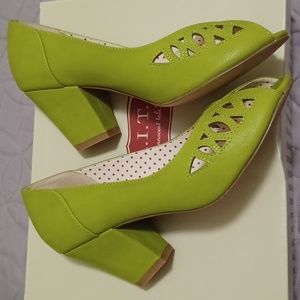 B.A.I.T. 1950s Pumps